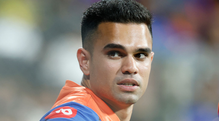 മുംബൈയുടെ ‘തണൽ’ വിട്ട് അർജുൻ! 💔 സച്ചിൻ ടെണ്ടുൽക്കറുടെ മകൻ 30 ലക്ഷത്തിന് LSG-യിലേക്ക്: ഇനി അവസരങ്ങൾ വാരിക്കൂട്ടുമോ?