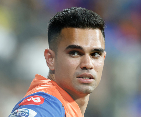 മുംബൈയുടെ ‘തണൽ’ വിട്ട് അർജുൻ! 💔 സച്ചിൻ ടെണ്ടുൽക്കറുടെ മകൻ 30 ലക്ഷത്തിന് LSG-യിലേക്ക്: ഇനി അവസരങ്ങൾ വാരിക്കൂട്ടുമോ?