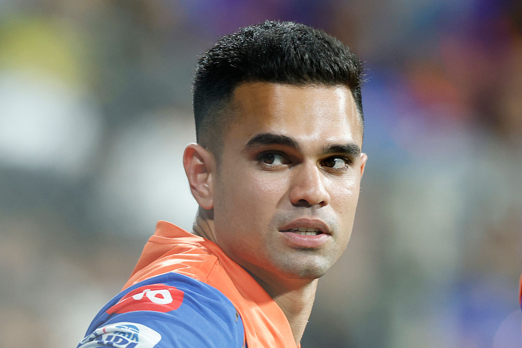 മുംബൈയുടെ ‘തണൽ’ വിട്ട് അർജുൻ! 💔 സച്ചിൻ ടെണ്ടുൽക്കറുടെ മകൻ 30 ലക്ഷത്തിന് LSG-യിലേക്ക്: ഇനി അവസരങ്ങൾ വാരിക്കൂട്ടുമോ?