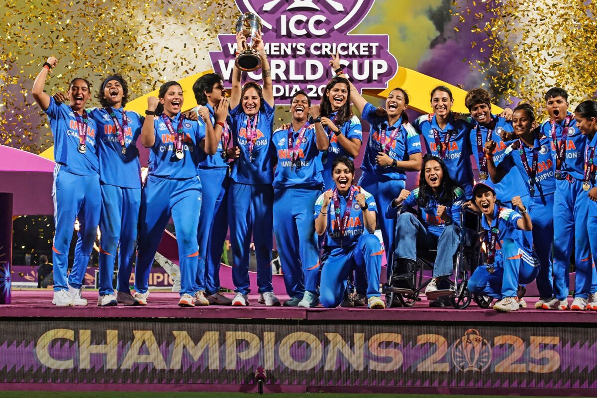 ചരിത്രമെഴുതി ഇന്ത്യൻ വനിതകൾ! കന്നി ലോകകപ്പ് കിരീടം ഇന്ത്യയിലേക്ക്; ദക്ഷിണാഫ്രിക്കയെ വീഴ്ത്തിയത് 52 റൺസിന്