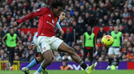 മാഞ്ചസ്റ്റർ ചുവന്നു! സിറ്റിയെ തകർത്ത് യുണൈറ്റഡ്; കാരിക്ക് യുഗത്തിന് സ്വപ്നതുല്യമായ തുടക്കം