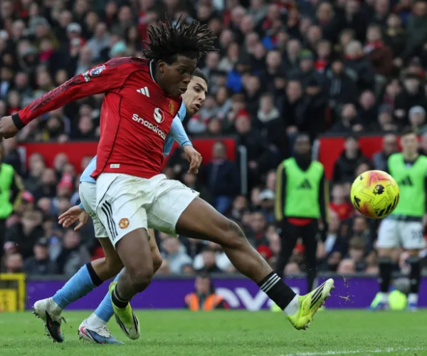 മാഞ്ചസ്റ്റർ ചുവന്നു! സിറ്റിയെ തകർത്ത് യുണൈറ്റഡ്; കാരിക്ക് യുഗത്തിന് സ്വപ്നതുല്യമായ തുടക്കം